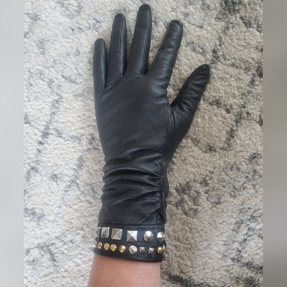BGBG Max Azria Black Leather Studded Gloves - Picture 2 of 8